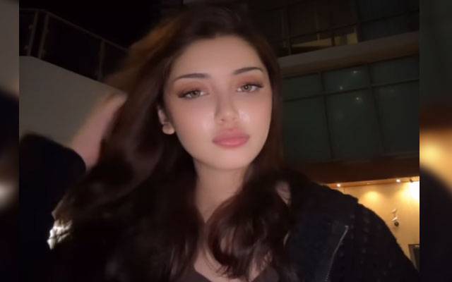 Alizeh Shah sets social media on fire with breezy night clip
