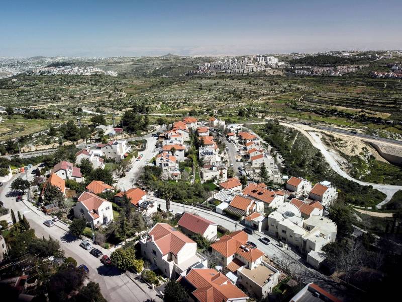 Israel re-establishes evacuated West Bank settlement