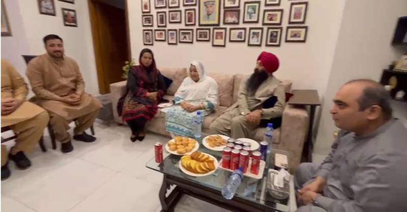 Provincial Minister Arora inquires after health of Kabir Taj's mother