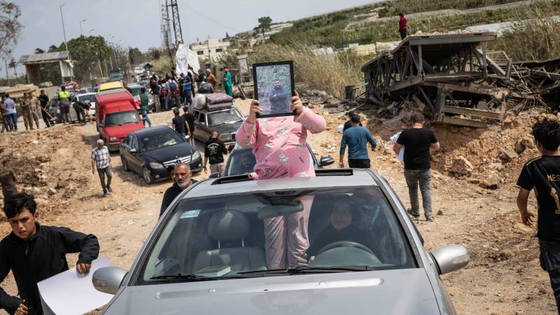 Israel army warns Lebanese against returning to south