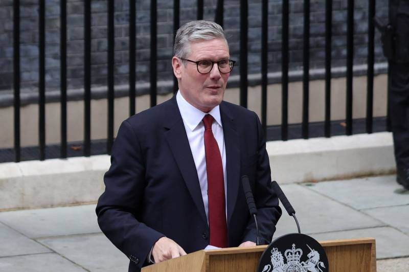 UK PM denies misleading MPs, says officials hid Mandelson info