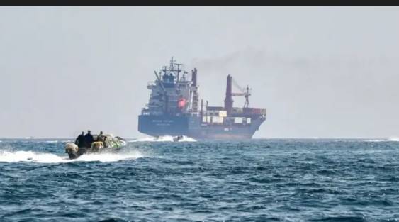 UN maritime agency urges help for stranded Hormuz sailors