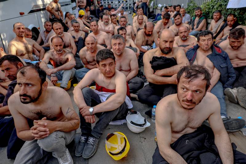 Topless Turkey miners stage hunger strike over unpaid wages