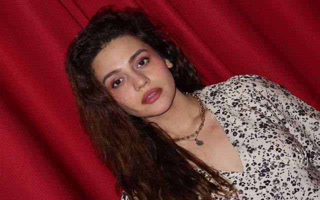 Zara Noor Abbas blends motivation with style, fans love it