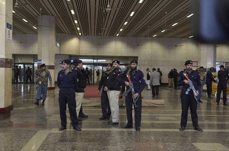 FIA thwarts attempt to travel abroad on fake documents from Lahore