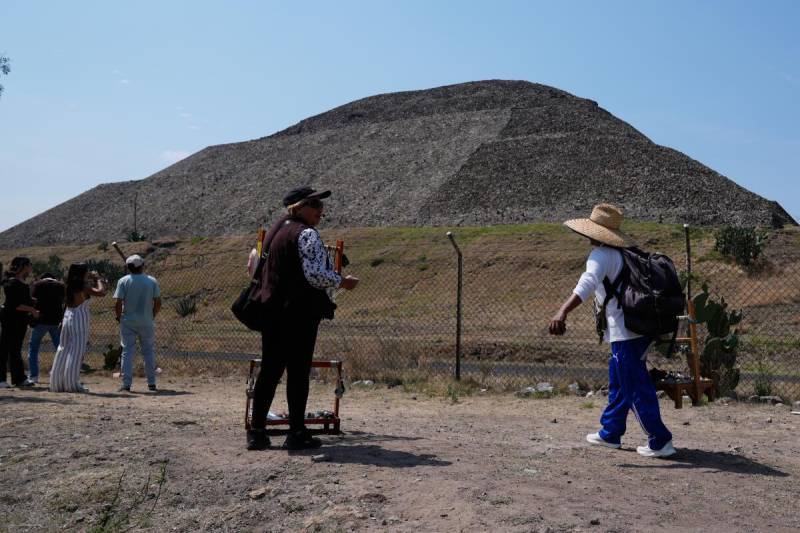Mexico pyramid shooter planned attack, fixated on US massacre