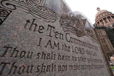 US court allows public schools to display Ten Commandments