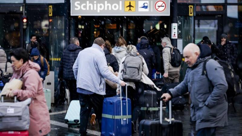 Amsterdam airport offers airline discounts over fuel costs