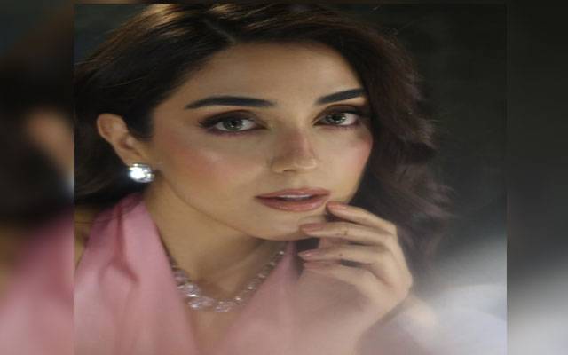 Maya Ali’s soft pink look leaves Saboor Aly in awe 