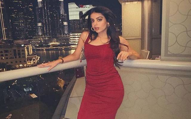 Yashma Gill turns up heat in red as Dubai getaway stuns fans
