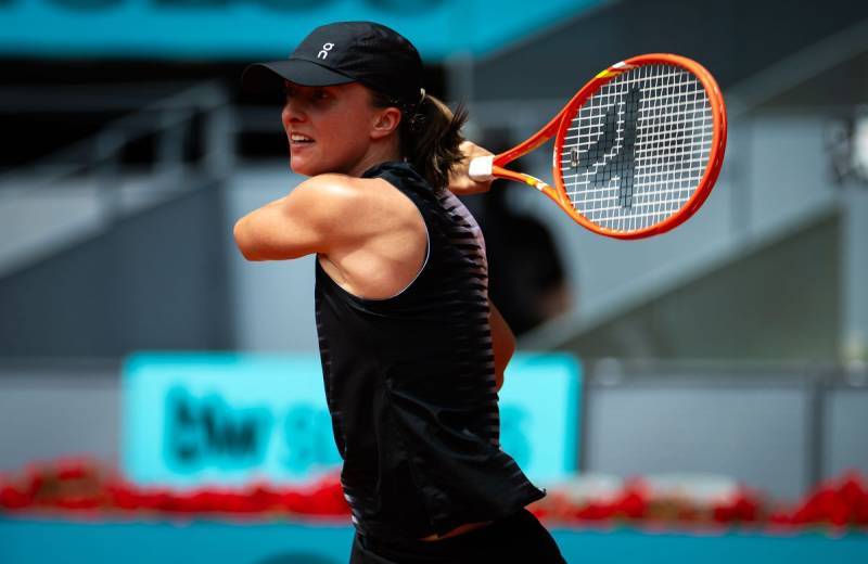 Ailing Swiatek retires in Madrid Open third round