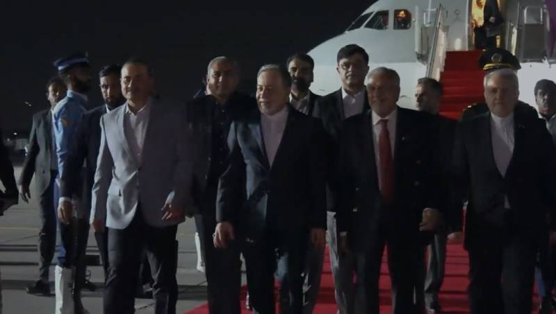 Iranian FM lands in Islamabad as US envoys to head to Pakistan on Saturday for peace talks 