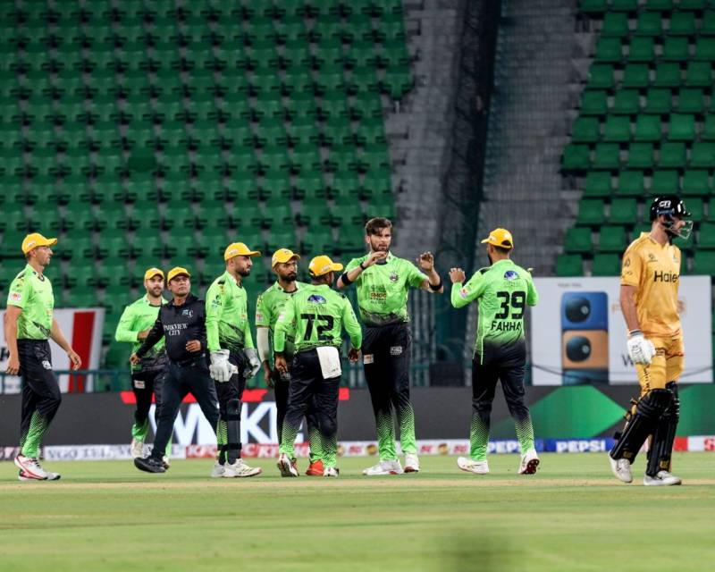 Lahore Qalandars beat Peshawar Zalmi, stay alive in PSL playoff race