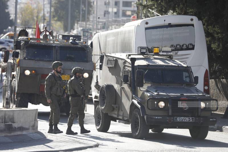 Israeli forces raid Hebron polling station during elections, six Palestinians hurt