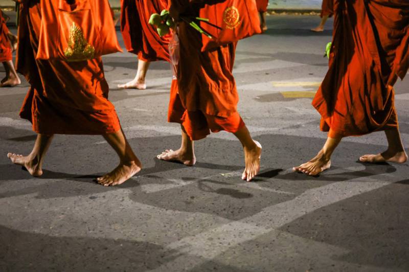 Sri Lanka detains 22 Buddhist monks for drug smuggling