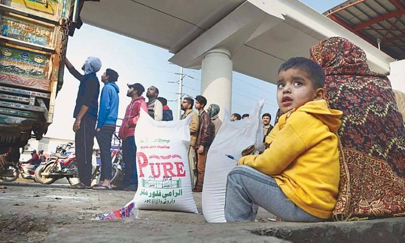 Lahore faces severe shortage as subsidised flour disappears from markets