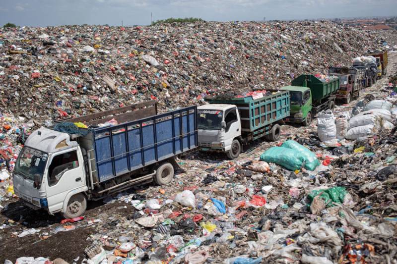 Bali drowning in trash after landfill closed