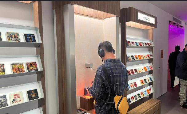 'Bookless bookstore': Audio-only book shop opens in New York