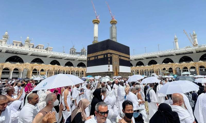 Saudi Arabia bars visit visa holders from performing Hajj, says permit mandatory