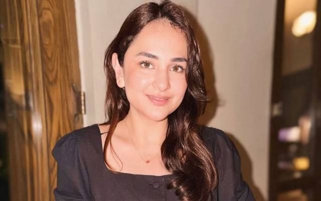 Yumna Zaidi’s sweet night out with her inner circle shines