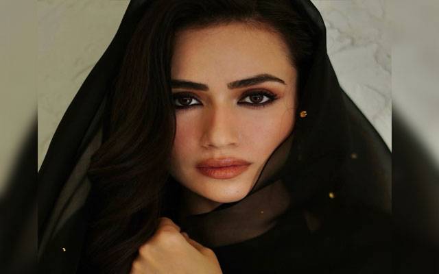 Sana Javed calls out ‘fake piety’ with amazing message 
