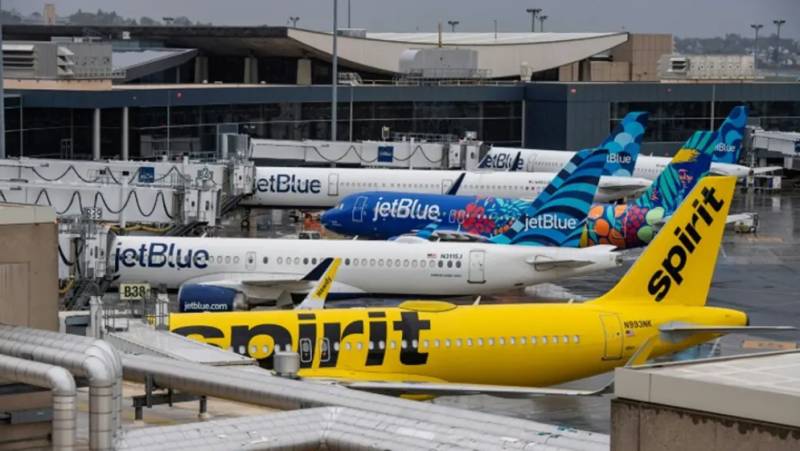US airlines step up as Spirit winds down