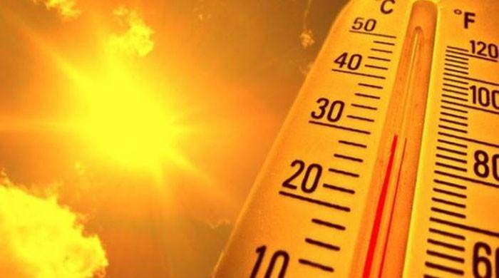 Hottest day of the year as Karachi bakes at 44ºC