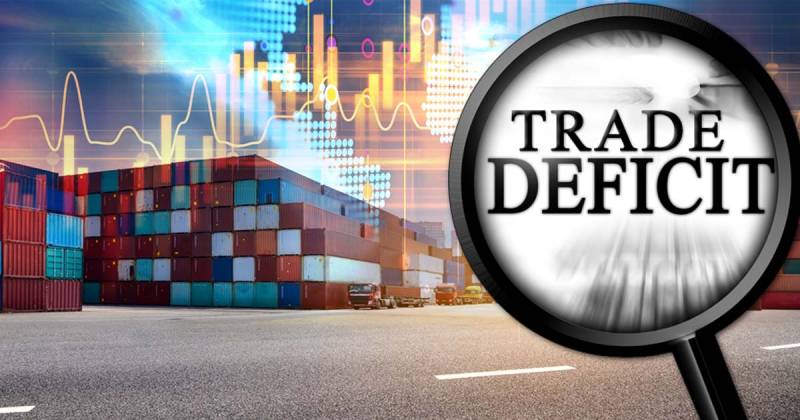 Pakistan’s trade deficit swells to over $4 billion in April