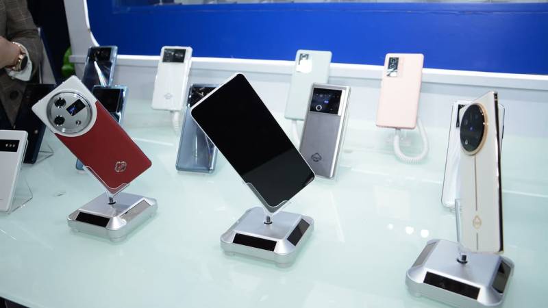 North Korea shows off own-brand phones