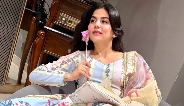 Sanam Baloch brings wedding season glam with her ‘Dholak Ready’ look
