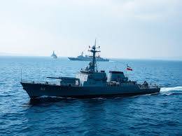 Iran blocks US warship in Strait of Hormuz, escalating naval tensions