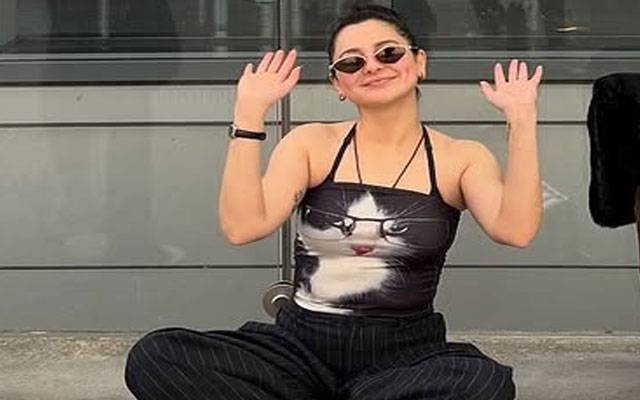 Netizens in awe of Hania Aamir's sleeveless CAT TOP