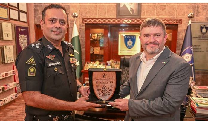 US CG visits SSU headquarters in Karachi, lauds its professional standards