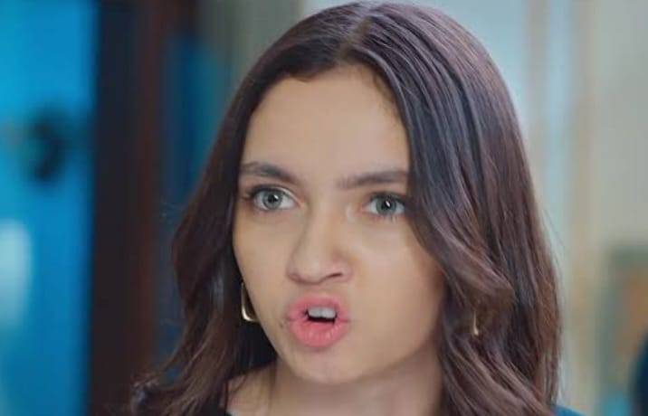 Aina Asif’s obsessive fan is not in the mood to leave her alone