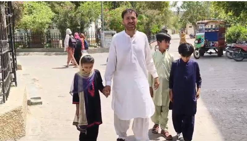 Poor man announces to sell his children to pay off his 12 lakh debt 