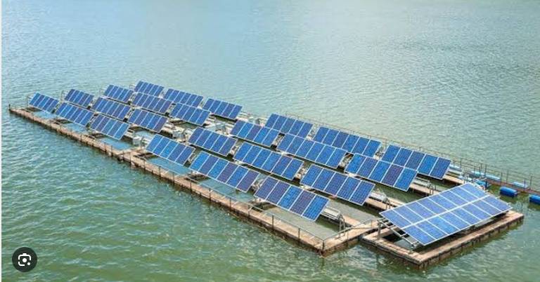 Govt to build 500MW floating solar project at Keenjhar Lake