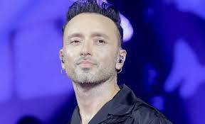 Turkey court acquits singer of 'obscenity' charges