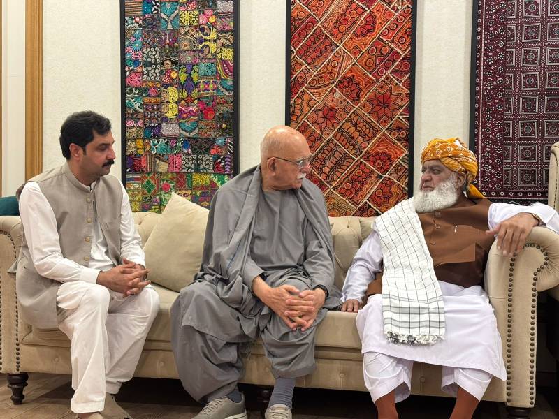 Achakzai, Fazl discuss political situation and opposition strategy