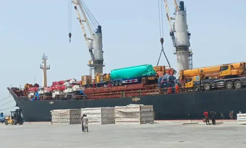 Govt cuts port charges for int’l transshipments at Gwadar