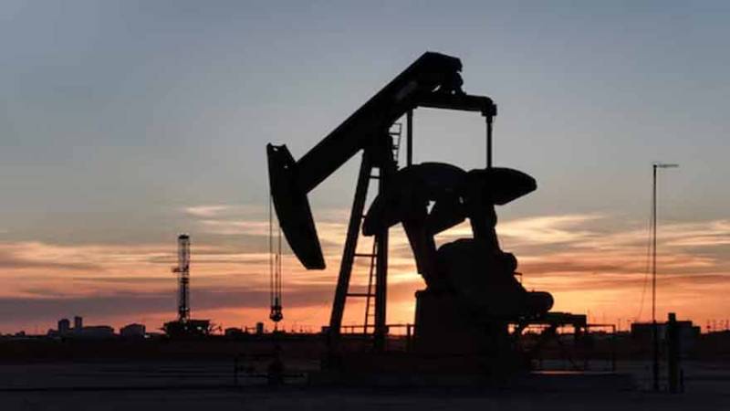 Oil climbs but markets shrug off US-Iran deadlock