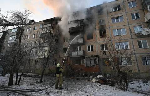 Russia, Ukraine resume strikes as truce expires