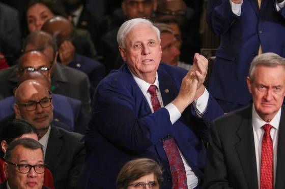 US senators vote to withhold own pay in government shutdowns