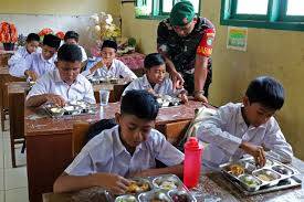 Indonesian president recognises 'problems' with free meal scheme