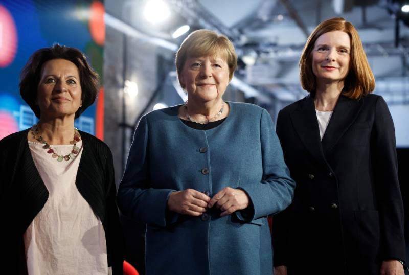 Merkel urges Europe to use diplomatic weight to end Ukraine war