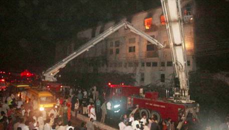 Fire erupts in lunda factory in Karachi