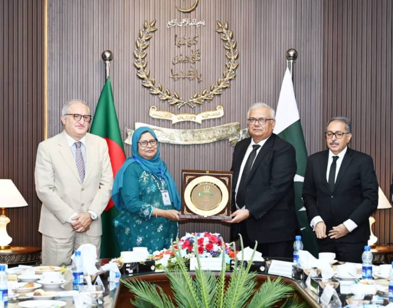 Bangladesh civil servants delegation visits FCCP, discusses Judicial Reforms