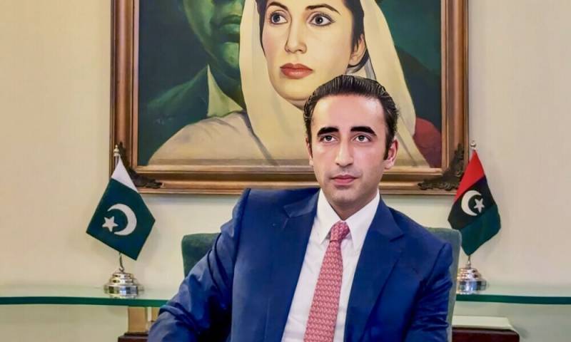 Bilawal offers condolences at residence of Late Mian Manzoor Wattoo