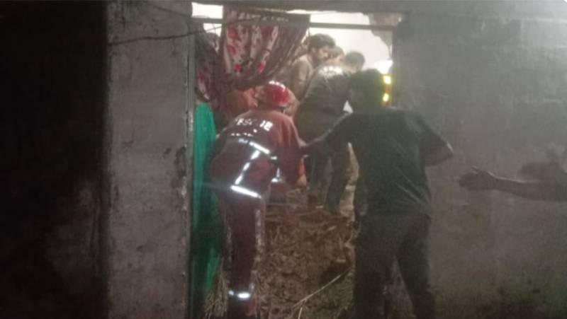 Couple dies as roof of house collapses in Mardan