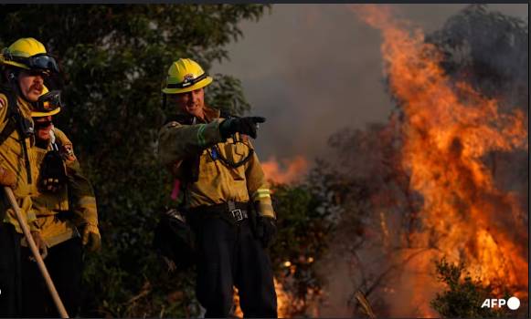 Brush fire near Los Angeles forces thousands to evacuate