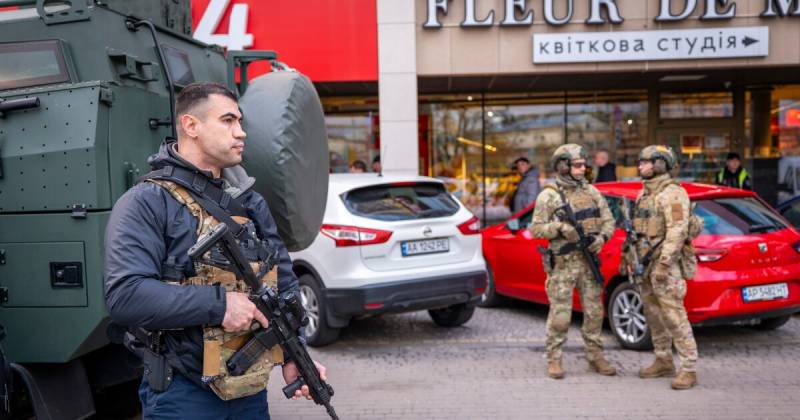 Gunman kills eight at busy Egypt transport hub